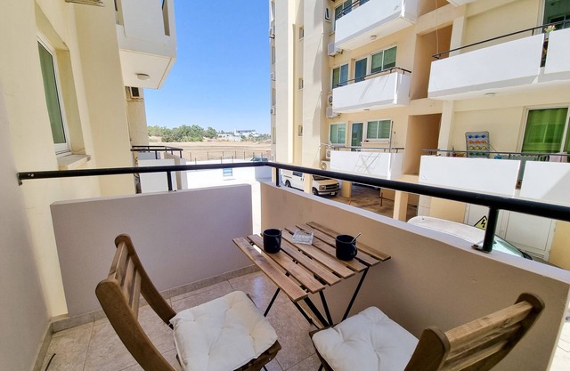 Dock Holiday Pool Apartment