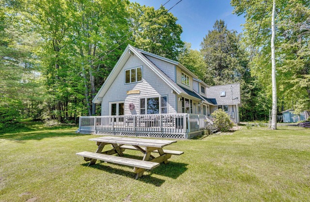 Dock + Kayaks: Annabessacook Lake Retreat!