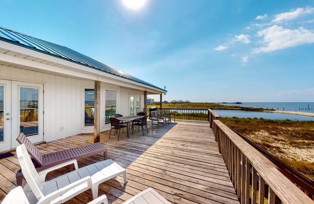 Dog-friendly beach house with fantastic location, access to water