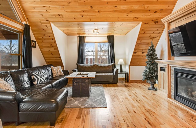 Dog-Friendly Cabin Near State Park with Free WiFi, Gas Fireplace, & Pond Access