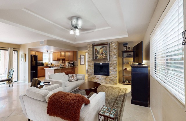 Dog-friendly condo with resort-style pool, hot tub, tennis & mountain-view lanai