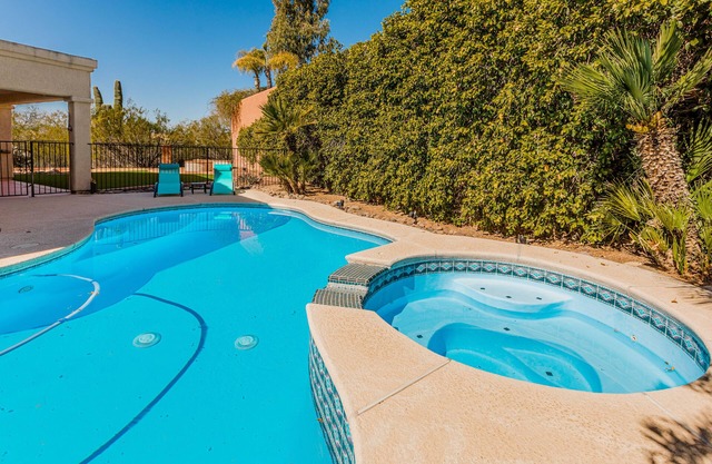 Dog-friendly golf course home with pool, spa, pool table, WiFi & Peloton