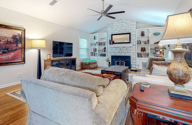 Dog-friendly home in great neighborhood with patio, books, enclosed backyard