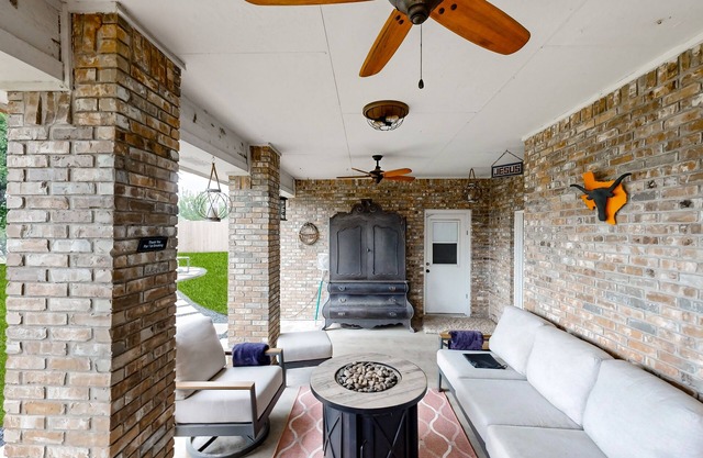 Dog-friendly house with private pool, patio, grill, central AC, & washer/dryer