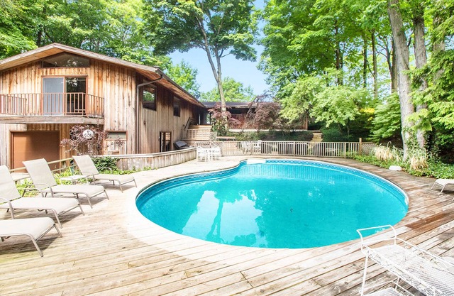 Dog-friendly lakefront house with private hot tub, outdoor pool, beach, WiFi