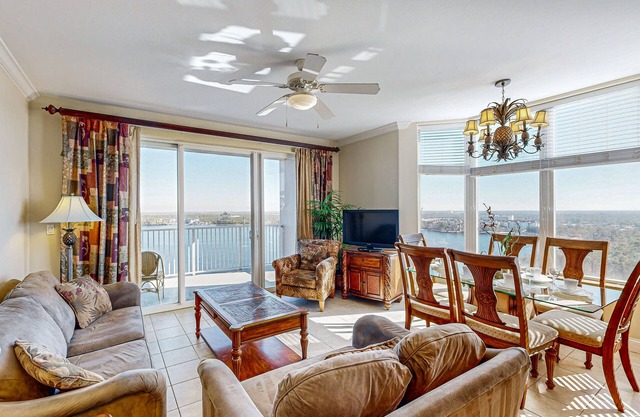 Dog-friendly lakefront condo w/WiFi, W/D, AC, resort amenities, near attractions