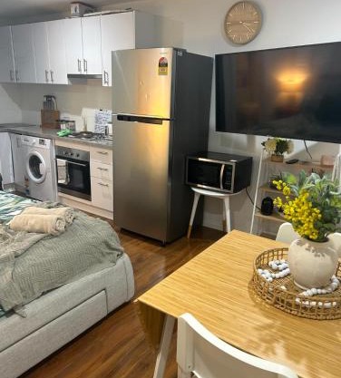 Dog friendly new humble abode In hotspot location