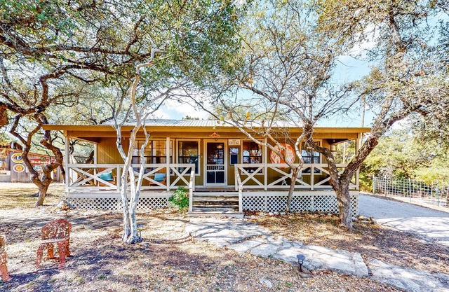 Dog-Friendly Property with Shared Pool, Hot Tubs & Outdoor Shower