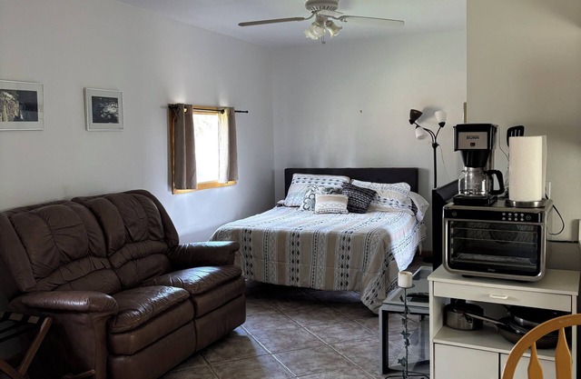 Dog friendly with fenced in back yard Peaceful cabin with AC in charming Worland