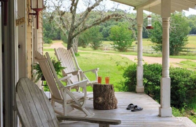 Dog Trot Entire House & Private Pool Texas BlissWood Unique Ranch with optional Safari!