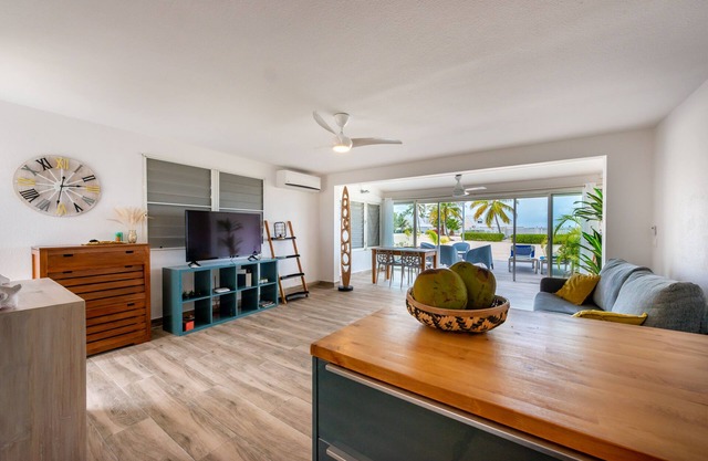 Dolce apartment on the beach of the Baie Nettlé NBBC
