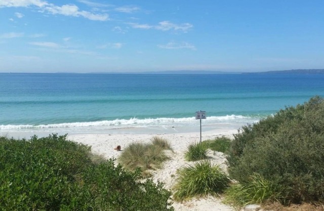 Dolphin Cottage - 380m stroll to Callala Beach