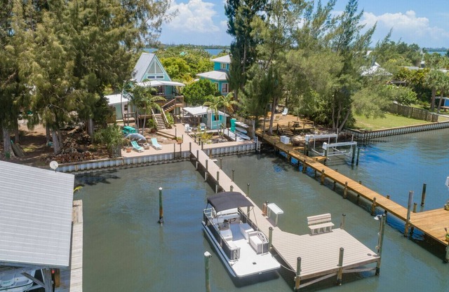 "Dolphin Dive" Fisherman's Family Paradise Directly on the Intracoastal Waterway