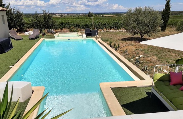 "Domaine 1902"piscine,billard,boulodrome,14 pers