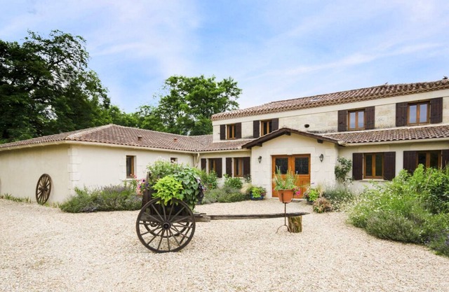 Domaine Des Champs - Eight Bedroom Villa, Sleeps 18
