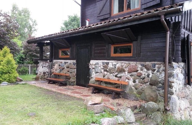 Domek nad jeziorem w Karwiku