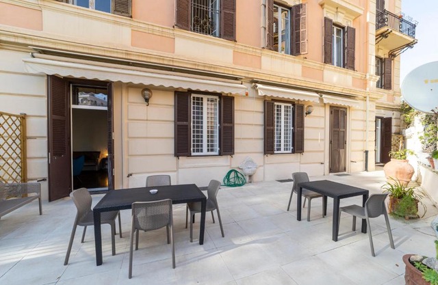 Domus Aurea B&B and Suites