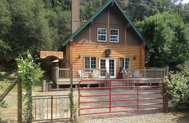 Donna's Doll House located 4.5 miles from Sequoia National Park.