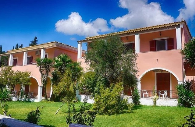 Dora Apartment 4 - in a quiet location only 300m from the sandy beach - in the bay of Agios Geo