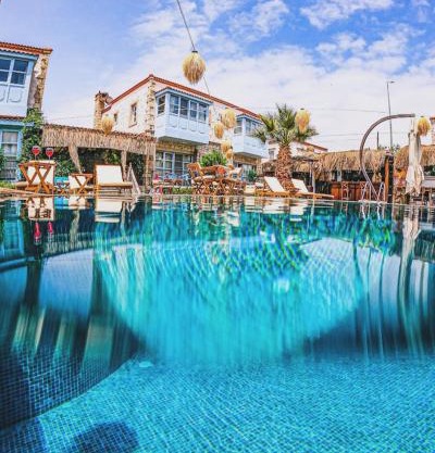 Dort Mevsim Alacati