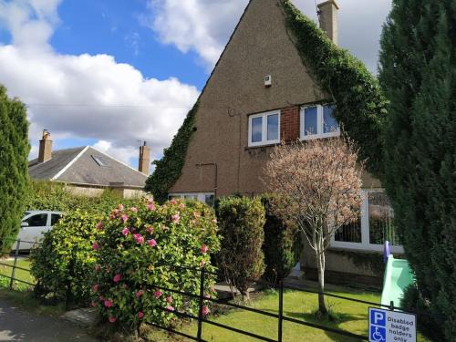 Double Ensuite room, 1-minute walk to bus stop