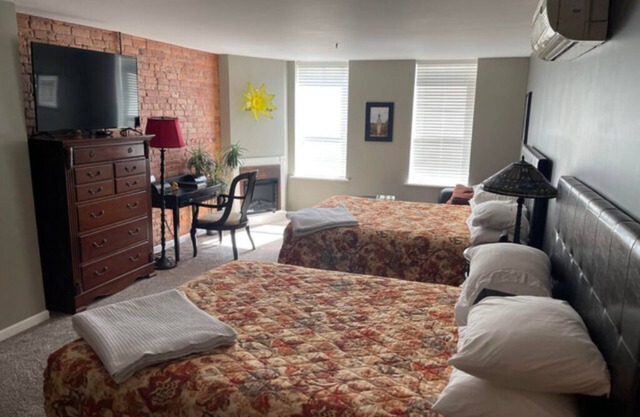 Double Queen Guestroom