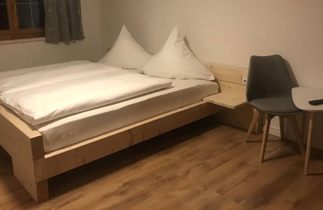 Double room (2-3 P) No. 1, shower / toilet - Gasthof Hirsch