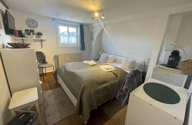 Double room 7 with shared bathroom - Gartenlaube Marburg