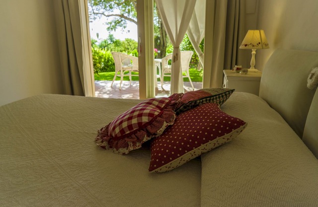 Double room nestled in the quite of a green garden.