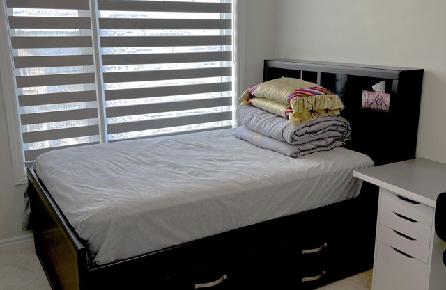Doubleroom and shared bathroom.Close to the airport. there are many supermarket