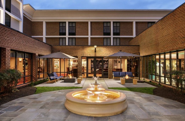 Doubletree by Hilton McLean Tysons