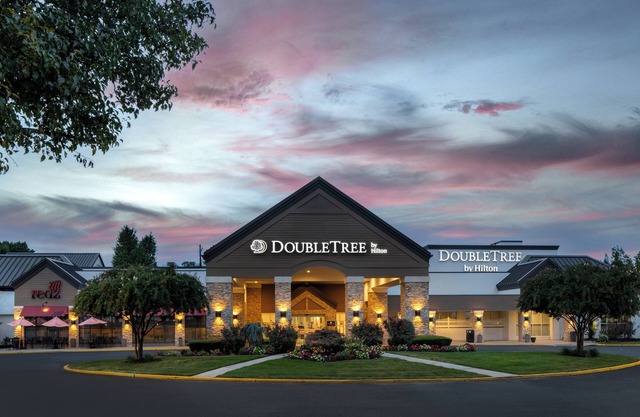 DoubleTree Suites by Hilton Hotel Mt. Laurel
