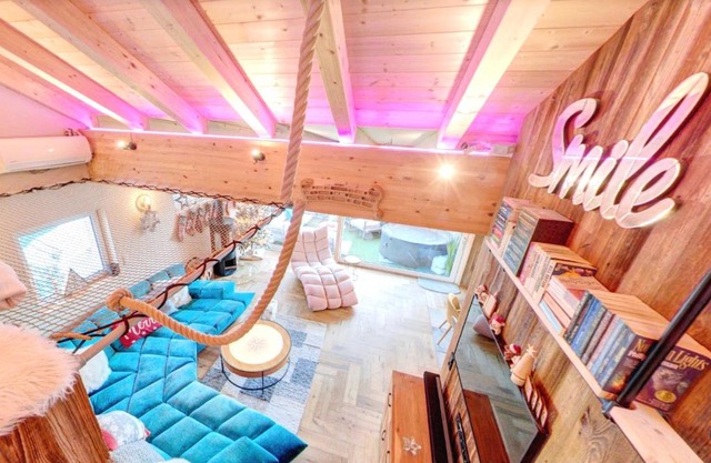 Doug's Mountain Getaway - 'Top Two Floors'