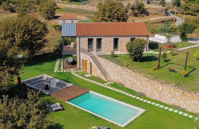Douro villa with pool, jacuzzi, garden and views