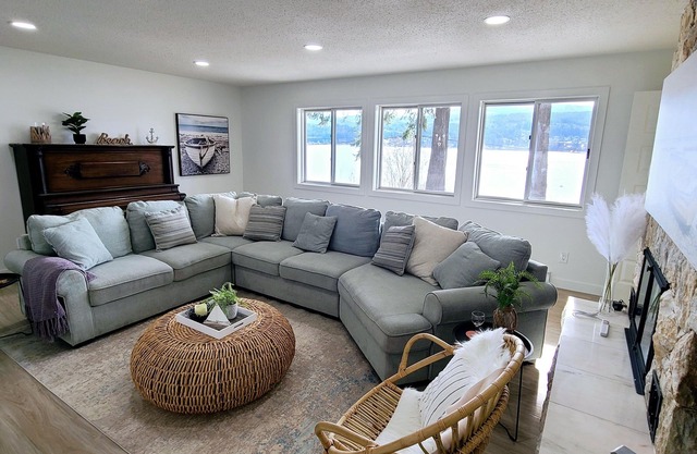 Down By The Bay, Shuswap Lake- Large Semi Lakefront with Beach/Buoy