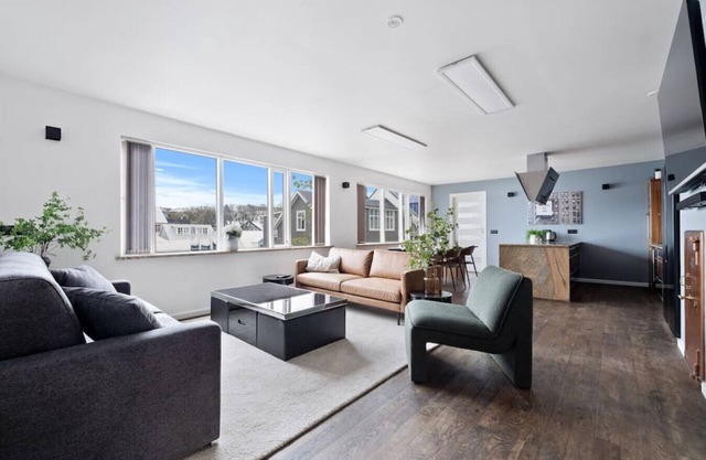 Down Town RVK. Shopping Street Living