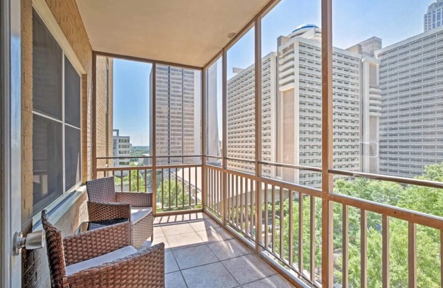 Downtown 1BR - LOW Cleaning Fee! Centrally Located/All Attractions!