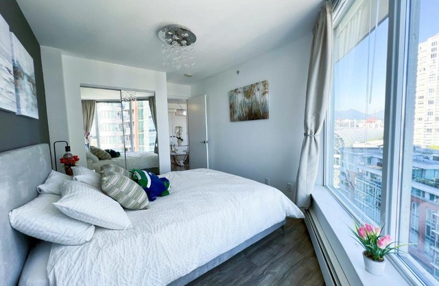 Downtown 4bd 2ba View Skytrain 2 Free Parking