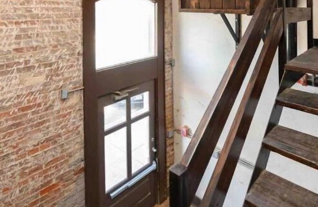 Downtown Apartment in Historic Scripture Building on the Square