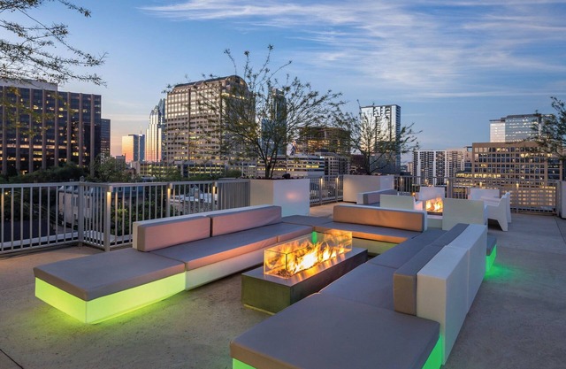 Downtown Austin 2BR Prime new location Rooftop Pool