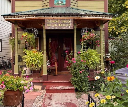 Downtown B&B with Jacuzzi