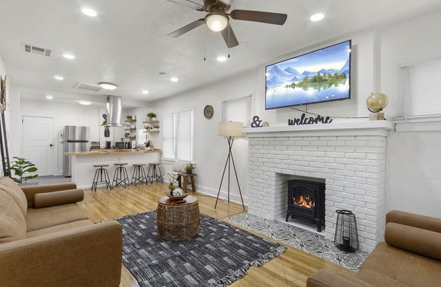 Downtown beautiful cozy home just off I-10