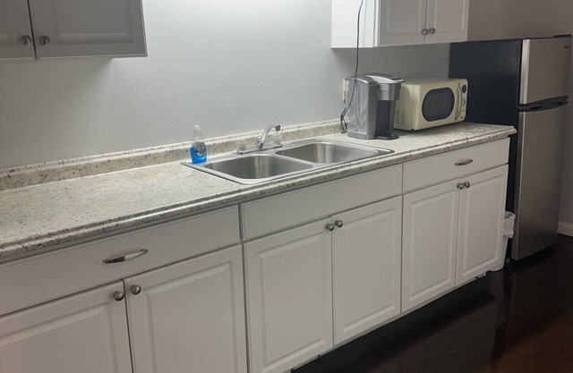 Downtown: Cozy 1-bedroom apartment in charming Jefferson, TX.