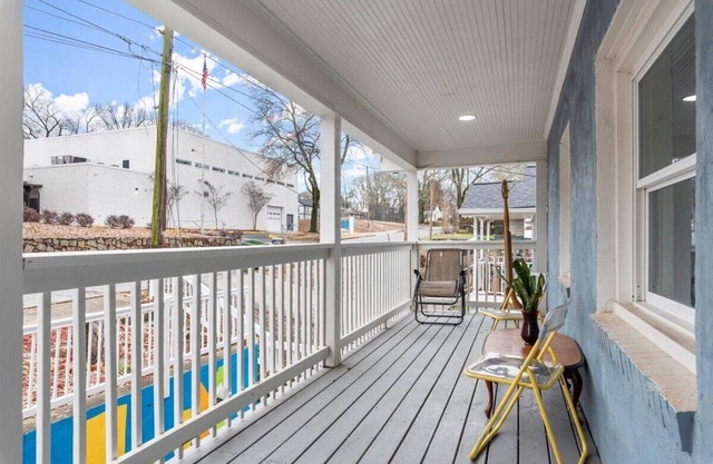 Downtown Delight 3BR Retreat Near Stadium-Arena
