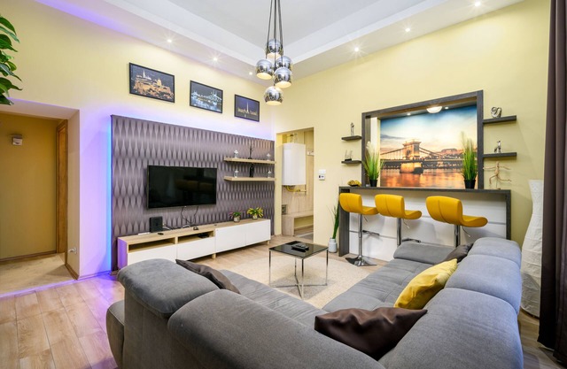 Downtown Deluxe-Two Bedroom Apartment with Sauna