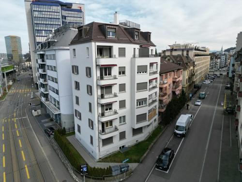 Downtown Dream 2 5BR with Balcony and Style BA 51