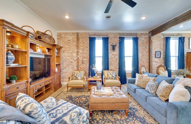 Downtown Emmett Apt: 7 Mi to Black Canyon Dam
