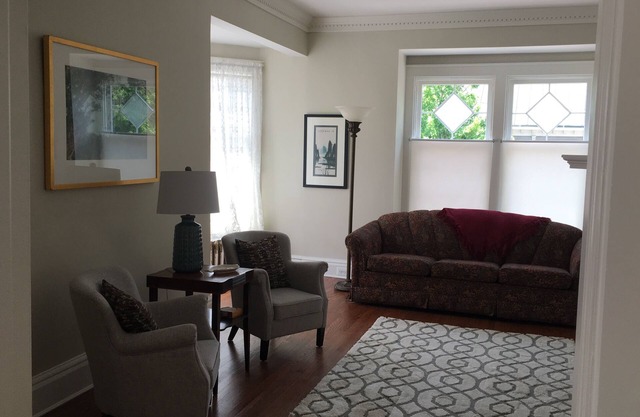 Downtown furnished apartment - walking distance to restaurants