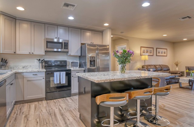 Downtown Gilbert Getaway - Sleeps 8