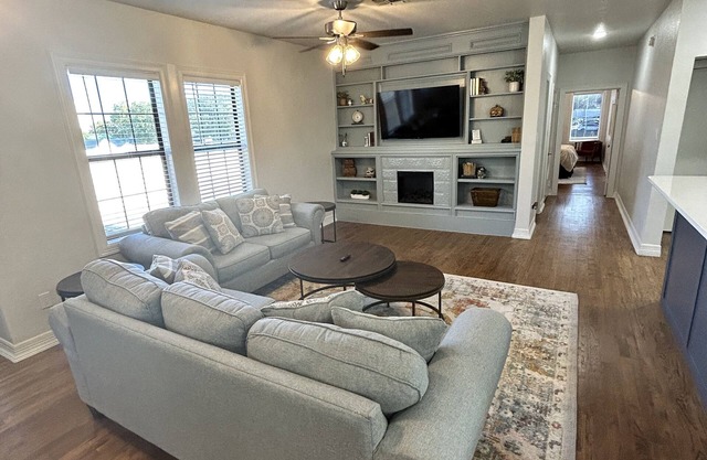 Downtown Hideaway - Minutes from PK Lake, Graham Lake & many more attractions.